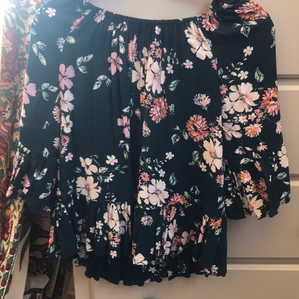 Floral flowy top